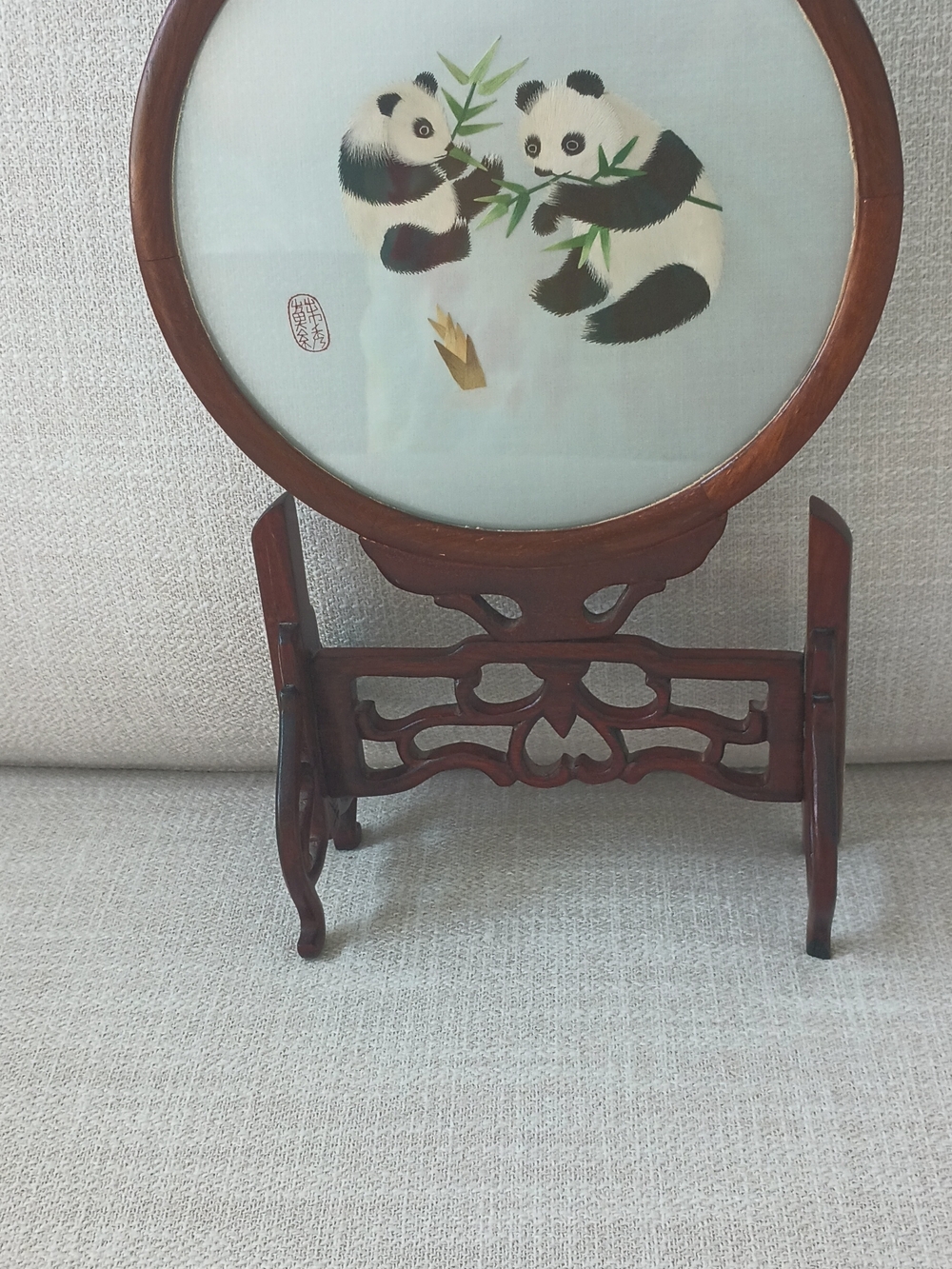 Round Embroidered Silk Panda Table Screen - Picture 5 of 10